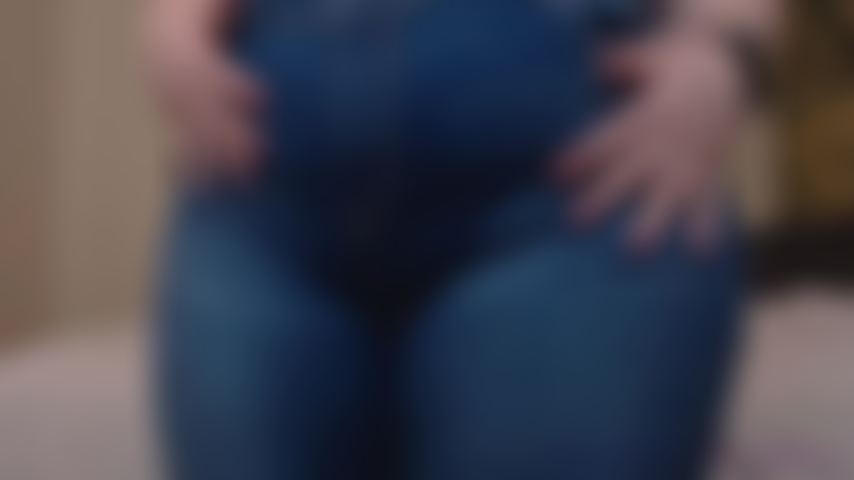 Die in blue jeans furzt.