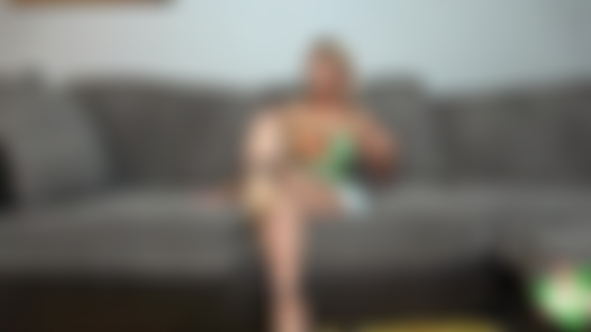 Nippelklemmen + heels blowjob – solo.