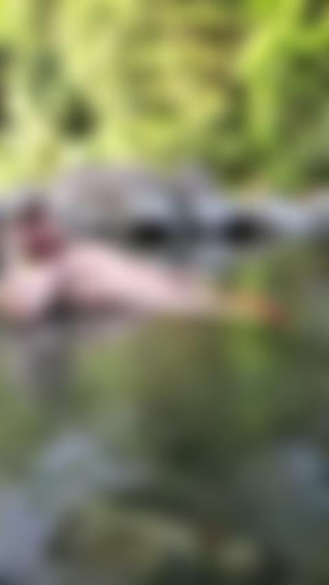 Ethan am fluss.